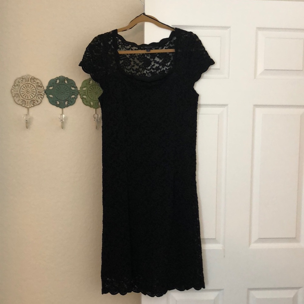 Black lace Anne Klein dress w/ cap sleeves. - Picture 6 of 6
